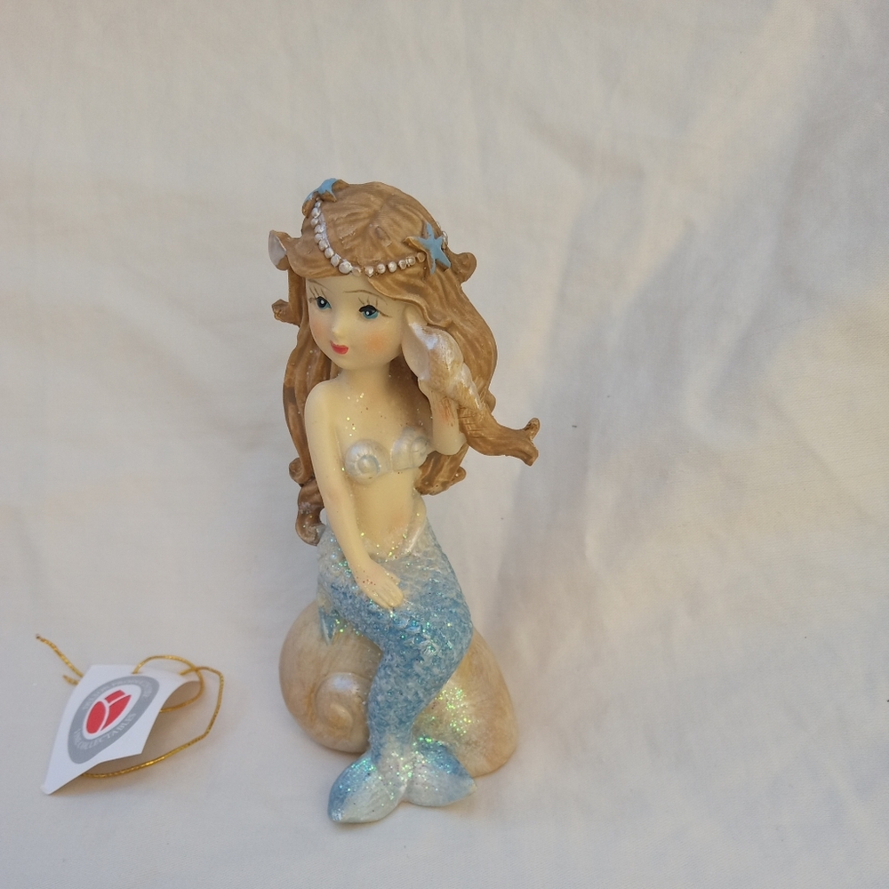Mermaid on Sitting  Seashell  Miniature Figurine Resin  New